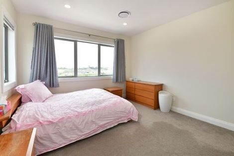 Photo of property in 24 Boocock Crescent, Orewa, 0931