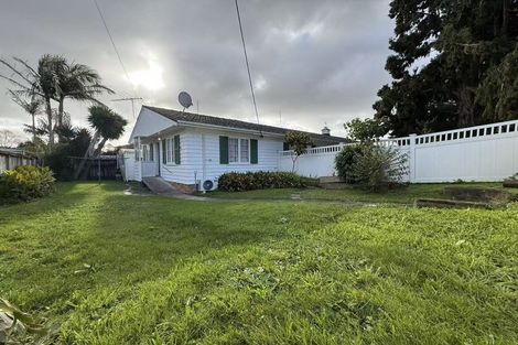 Photo of property in 1 Miltonia Avenue, Te Atatu South, Auckland, 0610
