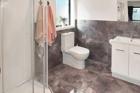 Photo of property in 17 Oxnam Place, Foxton Beach, Foxton, 4815