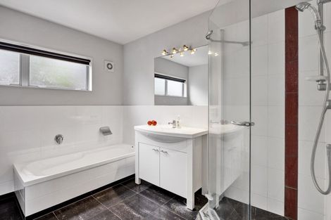 Photo of property in 188 Heta Road, Highlands Park, New Plymouth, 4312