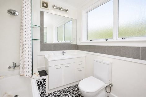 Photo of property in 3 Coote Road, Bluff Hill, Napier, 4110