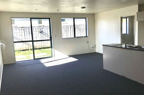 Photo of property in 36 Woodbank Drive, Glen Eden, Auckland, 0602