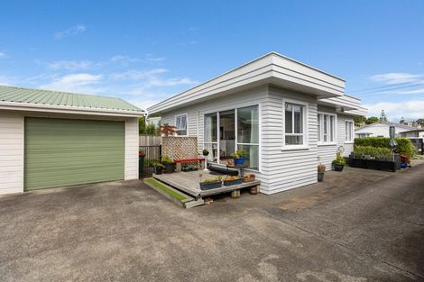 Photo of property in 1/5 Rainsford Street, Moturoa, New Plymouth, 4310
