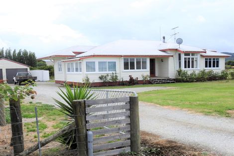 Photo of property in 17 Cemetery Road, Patutahi, Gisborne, 4072