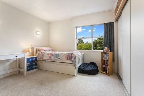 Photo of property in 15 Eyre Street, Henderson, Auckland, 0612