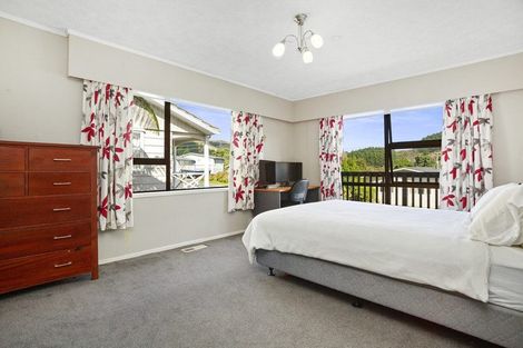 Photo of property in 6 Zande Terrace, Tawa, Wellington, 5028