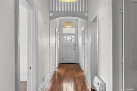 Photo of property in 35 Brougham Street, Mount Victoria, Wellington, 6011