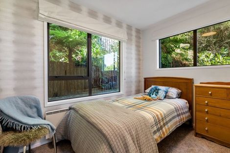 Photo of property in 136 Cheviot Road, Lowry Bay, Lower Hutt, 5013