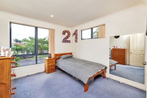 Photo of property in 1 Highfields Terrace, Henderson, Auckland, 0612