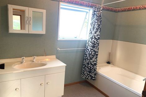 Photo of property in 1024 East Coast Road, Fairview Heights, Auckland, 0630