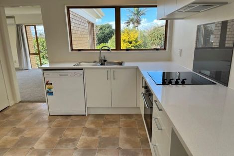 Photo of property in 12a Prince Regent Drive, Half Moon Bay, Auckland, 2012