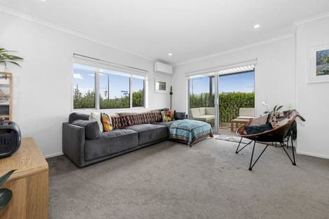 Photo of property in 30 Whareatua Avenue, Takanini, 2112