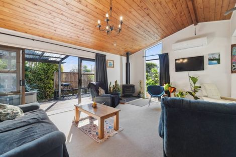 Photo of property in 15b Marchant Place, Westown, New Plymouth, 4310