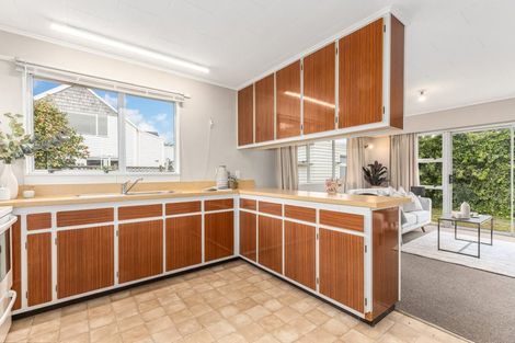 Photo of property in 2/6 Cluny Road, Plimmerton, Porirua, 5026