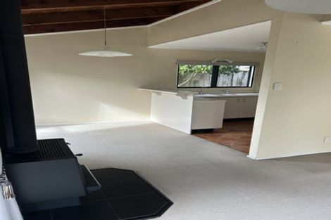 Photo of property in 2/21 Tiri Tiri Road, Birkdale, Auckland, 0626