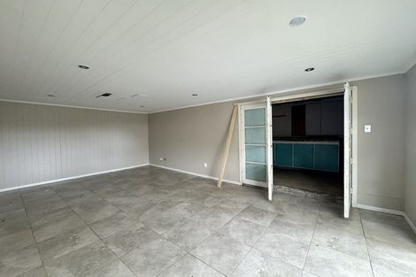 Photo of property in 25 Ellesmere Crescent, Pakuranga Heights, Auckland, 2010
