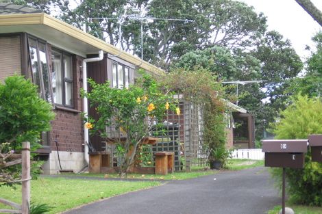 Photo of property in 1/19 Windermere Crescent, Blockhouse Bay, Auckland, 0600