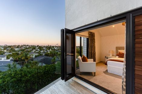 Photo of property in 11 Tuatini Place, Long Bay, Auckland, 0630