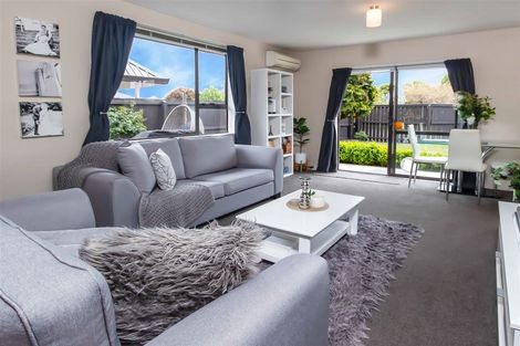 Photo of property in 2/41 Beauford Place, Parklands, Christchurch, 8083