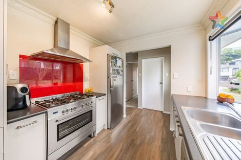 Photo of property in 32 Invercargill Drive, Kelson, Lower Hutt, 5010