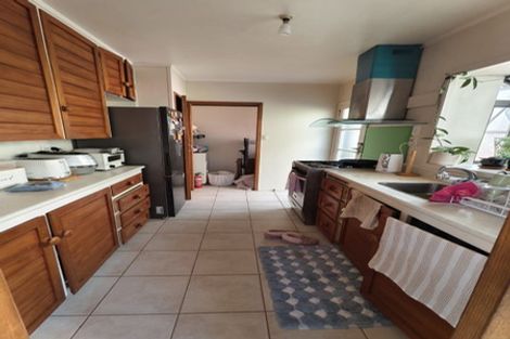 Photo of property in 1/15 Woodall Place, Totara Vale, Auckland, 0627