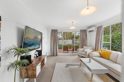 Photo of property in 35 Montclare Avenue, Avonhead, Christchurch, 8042