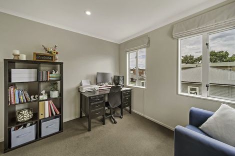 Photo of property in 135 Waltham Road, Sydenham, Christchurch, 8023