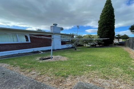 Photo of property in 11 Kathleen Street, Totara Vale, Auckland, 0627