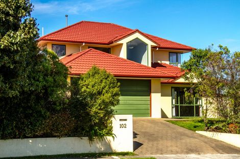 Photo of property in 102 Pacific Drive, Fitzherbert, Palmerston North, 4410
