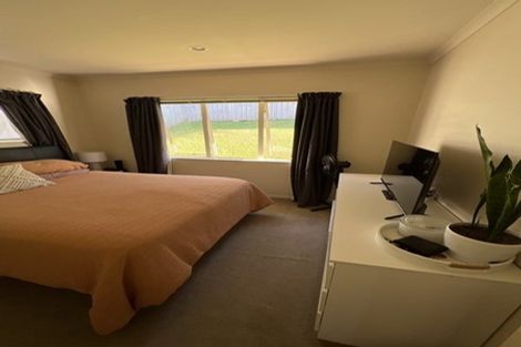 Photo of property in 8 Jomard Terrace, Northcross, Auckland, 0632