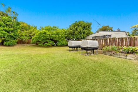 Photo of property in 16 Rosalind Road, Glenfield, Auckland, 0629