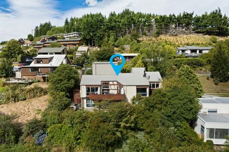Photo of property in 8 Mackinnon Terrace, Sunshine Bay, Queenstown, 9300