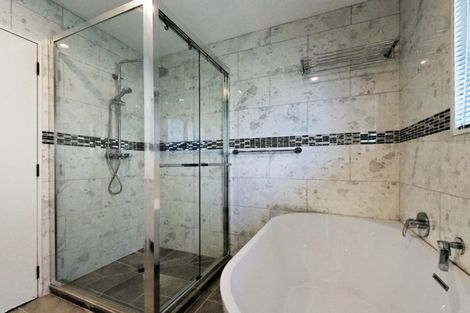 Photo of property in 11 Harbour Lights Close, West Harbour, Auckland, 0618