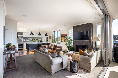 Photo of property in 12 Autere Street, Strandon, New Plymouth, 4312