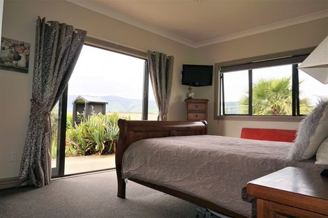 Photo of property in 207 Takapu Road, Manakau, Levin, 5573