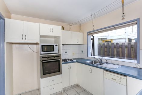 Photo of property in 2/31 Challen Close, Conifer Grove, Takanini, 2112