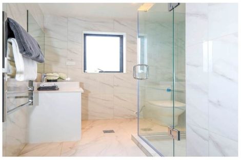 Photo of property in 37a Crestview Rise, Papakura, 2110