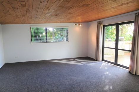 Photo of property in 28 Sunset Road, Unsworth Heights, Auckland, 0632