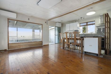 Photo of property in 70 Carlisle Road, Browns Bay, Auckland, 0632
