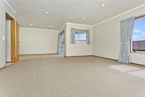 Photo of property in 6 Chedworth Drive, Glenfield, Auckland, 0629