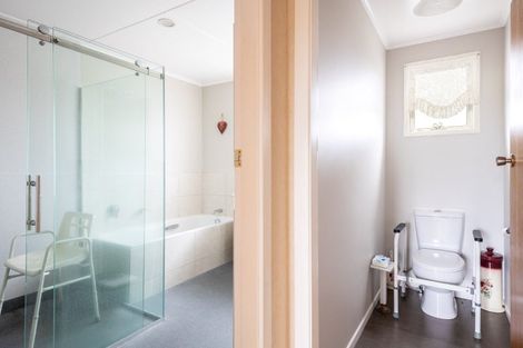 Photo of property in 42 Park Lane, Waitara, 4320