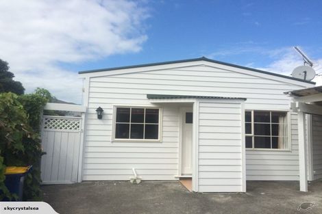 Photo of property in 2/56 Northcote Road, Northcote, Auckland, 0627