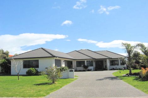 Photo of property in 22 Araroa Place, Papamoa Beach, Papamoa, 3118