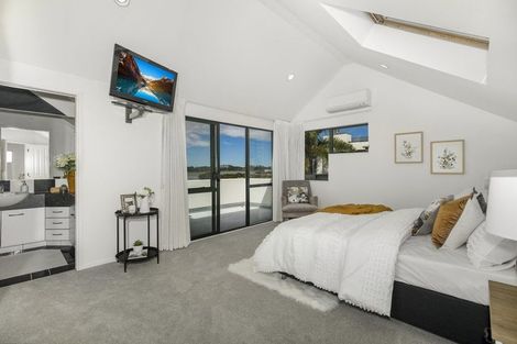 Photo of property in 82 Glenross Drive, Wattle Downs, Auckland, 2103