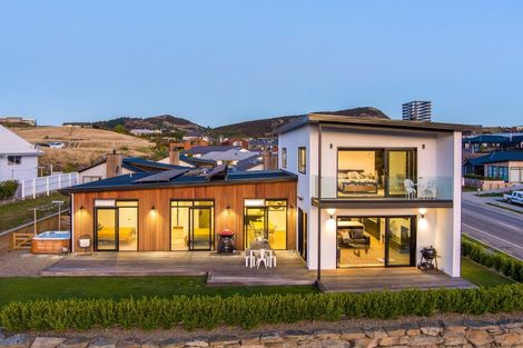 Photo of property in 2 Kotare Drive, Wanaka, 9305