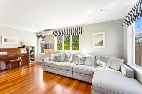 Photo of property in 32 Heretaunga Square, Silverstream, Upper Hutt, 5019