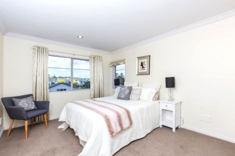 Photo of property in 12 Catlins Place, Fairview Heights, Auckland, 0632