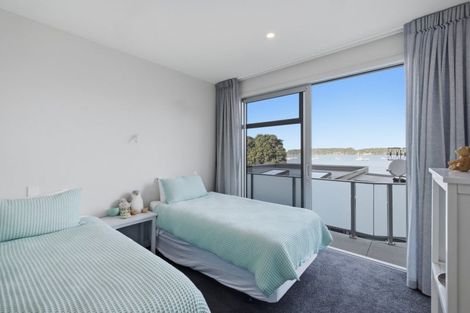 Photo of property in 57 Omokoroa Road, Omokoroa, 3114