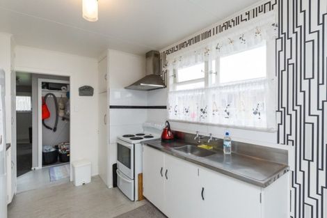 Photo of property in 19 Fergusson Street, Marton, 4710