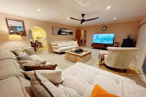 Photo of property in 114 Sturges Road, Henderson, Auckland, 0612